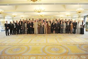 السفير خالد الجارالله والشيخ علي الخالد مع السفراء ورؤساء البعثات الديبلوماسية المشاركين في المعرض سعود سالم
