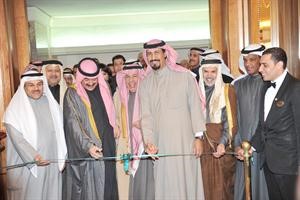 خالد الجارالله يفتتح المعرض بمشاركة الشيخ علي الخالد ودعبدالعزيز الفايز والشيخ خليفة بن حمد وعبدالعزيز الفهيد
