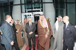 الشيخ سلمان الحمود ودكاظم بهبهاني وعدد من المشاركين في الحفل الخيري انور الكندري

