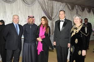 السفير الاميركي ماثيو تولر مع عدد من الحضور
