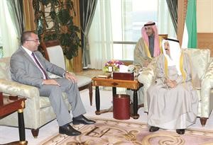 صاحب السمو الامير الشيخ صباح الاحمد خلال لقائه وزير التخطيط المصري داشرف عبدالفتاح﻿