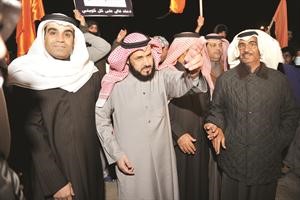 النائب السابق عبدالله البرغش كان من بين المشاركين في المسيرة