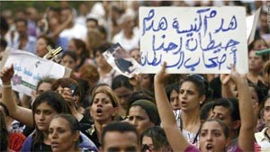 السجن المشدد لأسرة مسلمة مؤلفة من ثمانية أشخاص تحولت بكاملها للمسيحية