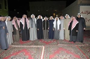 صورة جماعية للنواب والوزراء في ديوان الحسيني