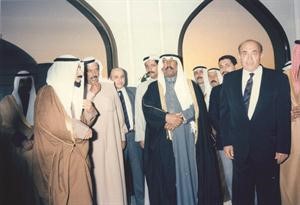 سمو الامير الراحل الشيخ جابر الاحمد رحمه الله مع المغفور لهم سمو الامير الوالد الشيخ سعد العبد الله والعم خالد يوسف المرزوق ووليد خالد المرزوق رحمهم الله 