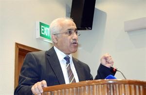 دمحمد سلمان متحدثا خلال الورشة﻿