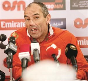 الجماهير العمانية غاضبة من المدرب الفرنسي بول لوغوين
