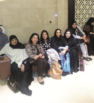 سعاد عبدالله تتوسط احلام محمد وسميرة احمد ومريم سلطان وشمعة محمد﻿