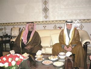 الشيخ ناصر صباح الاحمد خلال لقائه السفير سعود الدويش﻿