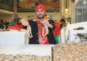 سوق السمك ودع الروبيان المحلي 	اسامة ابو عطية