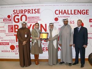 وفد نادي الصم مع مسؤولي الوطنية للاتصالات﻿
