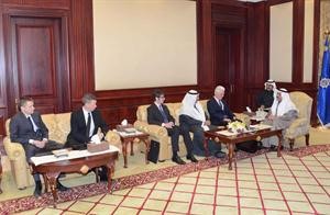 وزير الداخلية خلال استقباله للوفد البريطاني الزائر