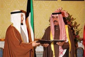 سمو ولي العهد الشيخ نواف الاحمد مستقبلا وزير الاوقاف شريدة المعوشرجي﻿