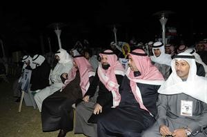 عبدالرحمن العنجري ودوليد الطبطبائي مع عدد من الحضور	هاني عبدالله﻿