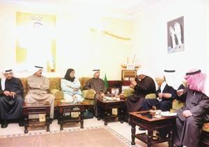 علي الراشد ودمعصومة المبارك وعصام البحر وعبدالله المقلد في ديوان المقلد