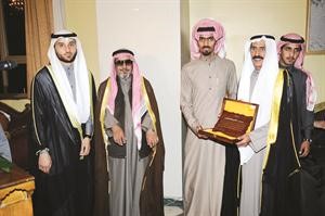 شهادة تقدير للشاعر خالد العجمي
