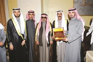  وتكريم للشاعر صلاح القعمري
