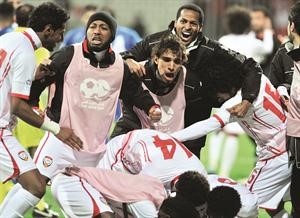 لاعبو الامارات يسعون لمواصلة الافراح واحراز اللقب الثاني الازرقكوم
