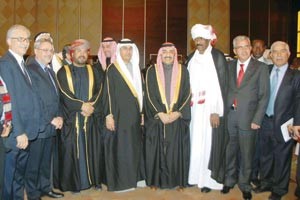 جاسم الخرافي متوسطا سفراء السودان والامارات وعمان والعراق وعددا من الحضور