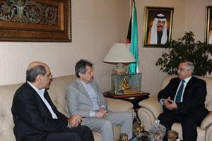 دعبدالرزاق النفيسي مستقبلا السفير روح الله قهرماني﻿