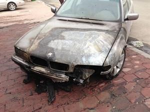 سيارة الزميل سعود سالم وتبدو عليها اثار الحريق﻿
