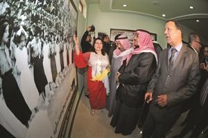 الوفد الزائر يستمع لشرح عن ضحايا مجزرة حلبجة ﻿