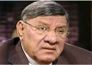 بالفيديو.. مفيد فوزي: "شفيق" هو "الدكر".. وتصوير "مرسي" مع السائحات بـ"البكيني" سيحل أزمة السياحة