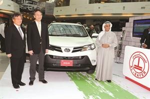 مبارك ناصر الساير واكوا تاكياما وماكوتو اريموتو امام RAV4