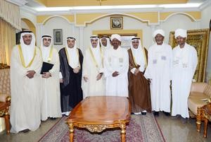 عمر البشير متوسطا وفد مجلس الامة الكويتي برئاسة علي الراشد