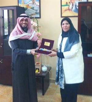 منى الصلال تكرم سعود العجمي
