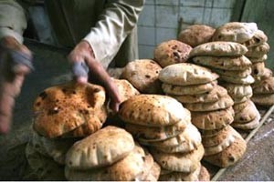 الحكومة السورية ترفع سعر البنزين والقمح والدقيق