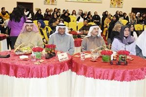 محمد الكندري ويسرى العمر في مقدمة الحضور قاسم باشا
