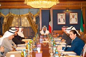 سمو رئيس الوزراء الشيخ جابر المبارك مترئسا جلسة مجلس الوزراء ﻿