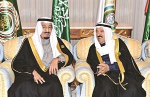 صاحب السمو الامير الشيخ صباح الاحمد وصاحب السمو الملكي الامير سلمان بن عبدالعزيز في مركز الملك عبدالعزيز الدولي للمؤتمرات بالرياض قبيل انعقاد القمة الاقتصادية