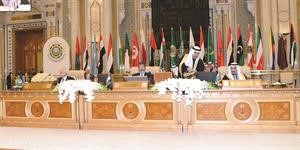 ولي العهد السعودي صاحب السمو الملكي الامير سلمان بن عبدالعزيز والرئيس المصري دمحمد مرسي لدى افتتاح القمة

