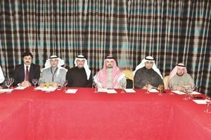جانب من المؤتمر الصحافي للمشاركين في معرض الراية للعقار يتوسطهم سعود مراد
