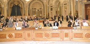 صاحب السمو الامير ورئيس جزر القمر اثناء الجلسة الختامية للقمة﻿