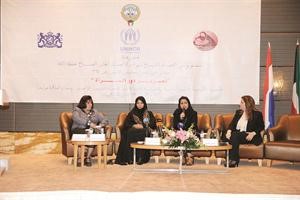 دميمونة الصباح ودهند القاسمي والشيخة جوهرة محمد ال ثاني ودحنان حمدان خلال اللقاء