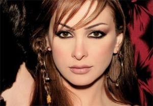بسبب الإنجاب قبل الزواج أمل حجازي إلى القضاء