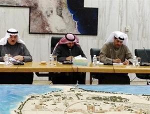 فرز المطيري وعبدالله العنزي وموسى الصراف خلال الاجتماع