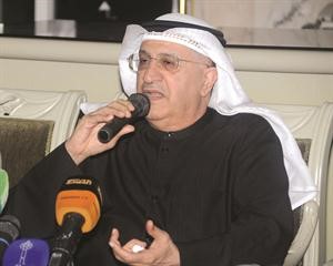 علي الريس ملقيا كلمته