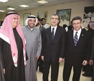 السفير اللبناني بسام النعماني والسفير الكندي دوغلاس جورج مع الزميلين يوسف خالد المرزوق واحمد بهبهاني