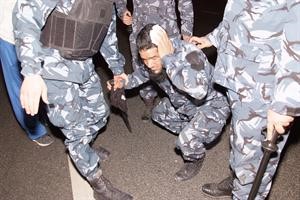 احد رجال القوات الخاصة وقد اصيب من قبل اشخاص جار ضبطهم