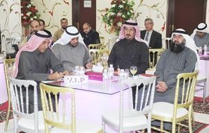 عدد من الحضور في الورشة﻿