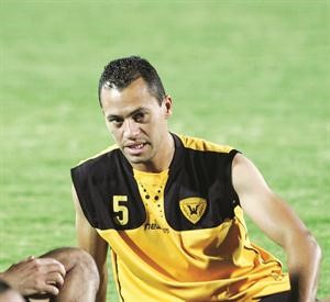 البرازيلي ميشيل سمبليسيو ينتظر المشاركة مع الاصفر