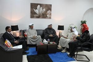 د هيفاء الكندري خلال لقائها ممثلي هيئة الشباب والرياضة