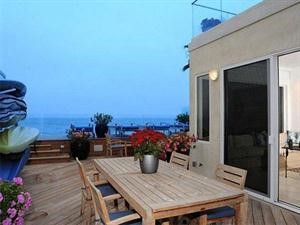 هل تحلم بالسكن في منزل جيم كاري؟ 
