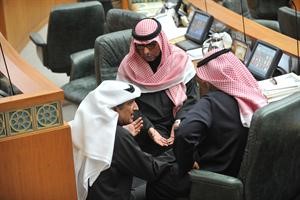 حديث جانبي بين سعد البوص وكامل العوضي 