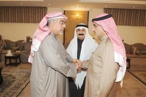 دعبدالله يرحب باحد الحضور