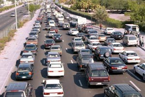 الداخلية تدرس رفع مقترحات جديدة الى مجلس الامة تتضمن فرض رسومعلى تسجيل المركبات وزيادة قيمة المخالفات المرورية وتحصيل تعريفة على بعض الطرق السريعة لتخفيف الازدحام والاختناق المروري